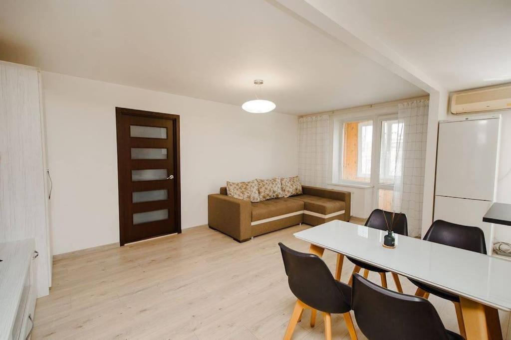 Very Stylish Apartament In Middle Of City. คีชีเนา ภายนอก รูปภาพ