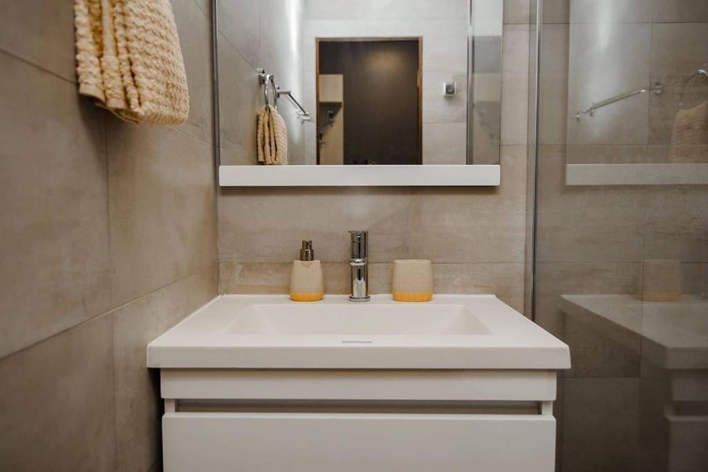 Very Stylish Apartament In Middle Of City. คีชีเนา ภายนอก รูปภาพ